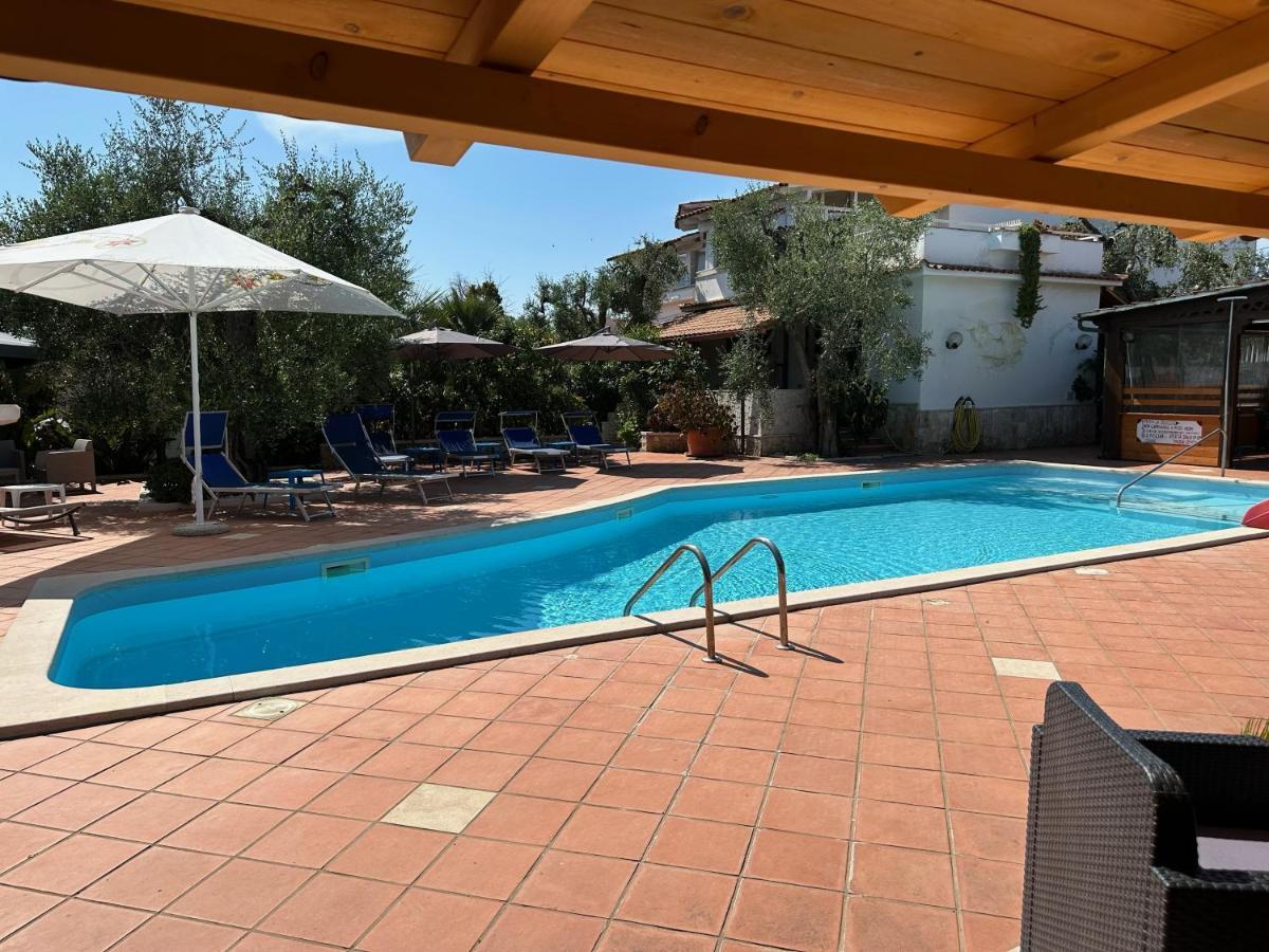 Villa Monica Appartamenti Vieste Exterior foto